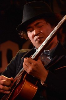 中川 健 ギター.jpg